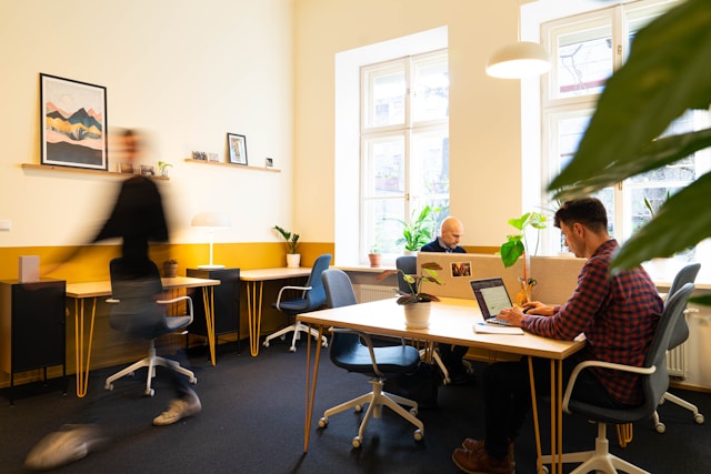 Source: Unsplash; Hot Desking Etiquette | Door Tablet Hot 
Desking Software